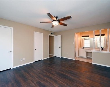 4325 Ireland Drive - Photo Thumbnail 16