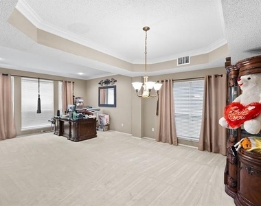 1226 Rivercrest Drive - Photo Thumbnail 3