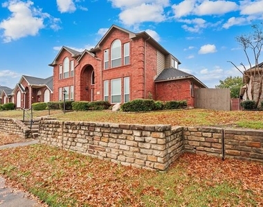 1226 Rivercrest Drive - Photo Thumbnail 5