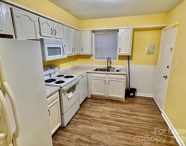 5808 Hunting Ridge Lane - Photo Thumbnail 4