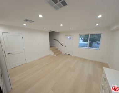 10623 Stanwin Avenue - Photo Thumbnail 6