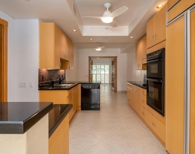 1228 Hillsboro Mile - Photo Thumbnail 6