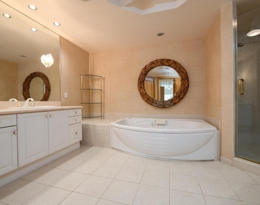 1228 Hillsboro Mile - Photo Thumbnail 9