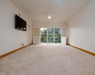 1228 Hillsboro Mile - Photo Thumbnail 8