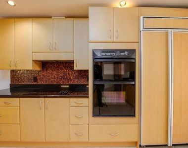 1228 Hillsboro Mile - Photo Thumbnail 7