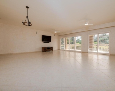 1228 Hillsboro Mile - Photo Thumbnail 5