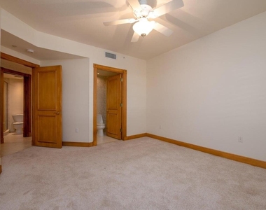 1228 Hillsboro Mile - Photo Thumbnail 11