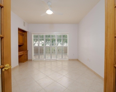 1228 Hillsboro Mile - Photo Thumbnail 13