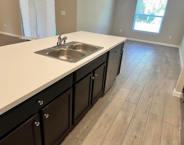 5951 Nw Baynard Drive - Photo Thumbnail 12