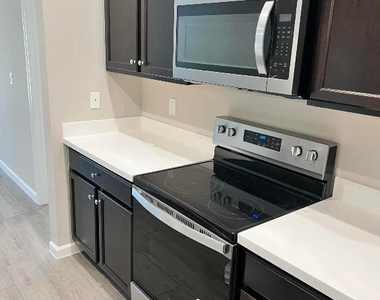 5951 Nw Baynard Drive - Photo Thumbnail 10