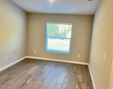 5951 Nw Baynard Drive - Photo Thumbnail 11