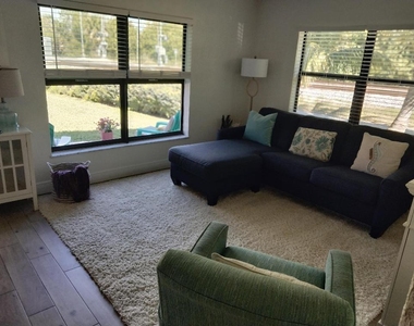 1150 Ne County Line Road - Photo Thumbnail 1