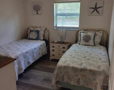 1150 Ne County Line Road - Photo Thumbnail 6