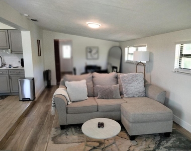 1150 Ne County Line Road - Photo Thumbnail 12