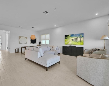 14185 Sw Daphne Street - Photo Thumbnail 10