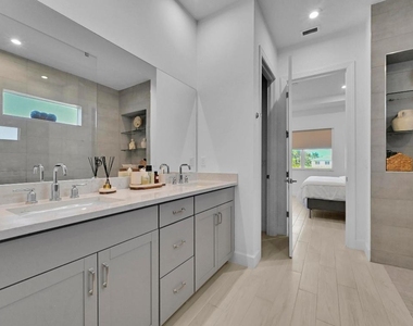 14185 Sw Daphne Street - Photo Thumbnail 14