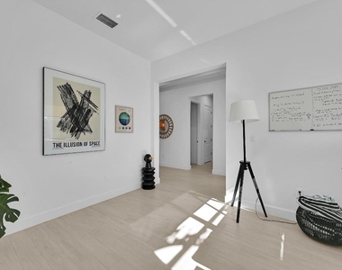 14185 Sw Daphne Street - Photo Thumbnail 20