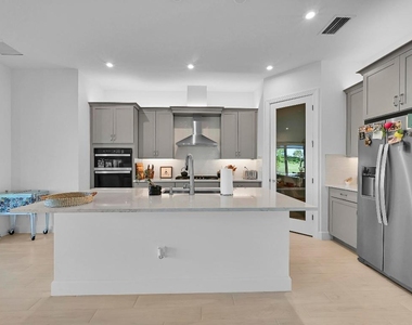 14185 Sw Daphne Street - Photo Thumbnail 4