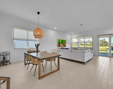 14185 Sw Daphne Street - Photo Thumbnail 8