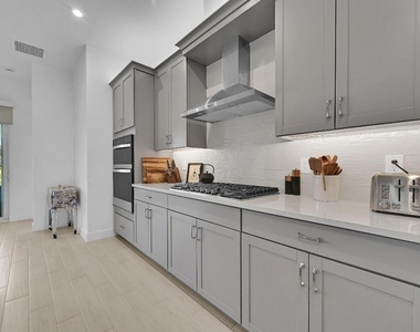 14185 Sw Daphne Street - Photo Thumbnail 3