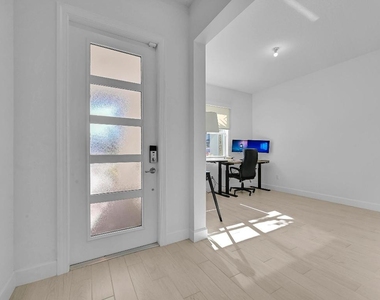 14185 Sw Daphne Street - Photo Thumbnail 18