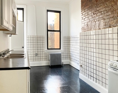 604 Manhattan Avenue - Photo Thumbnail 6