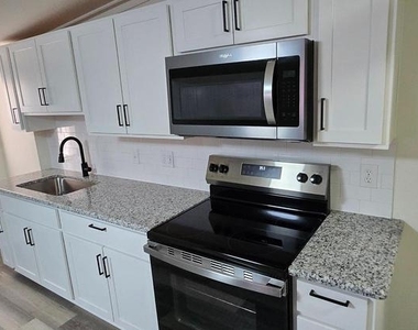 213 W Market Street - Photo Thumbnail 5