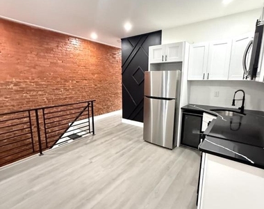 4539 N 18th Street - Photo Thumbnail 14