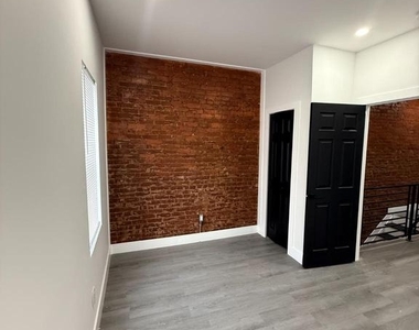 4539 N 18th Street - Photo Thumbnail 7