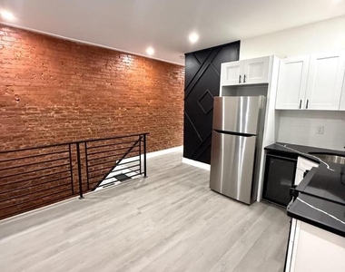 4539 N 18th Street - Photo Thumbnail 15