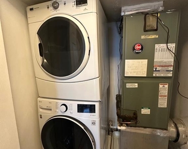 422 W Franklin Street - Photo Thumbnail 16