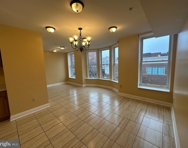 422 W Franklin Street - Photo Thumbnail 6