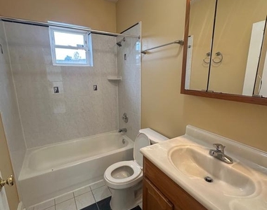 422 W Franklin Street - Photo Thumbnail 13
