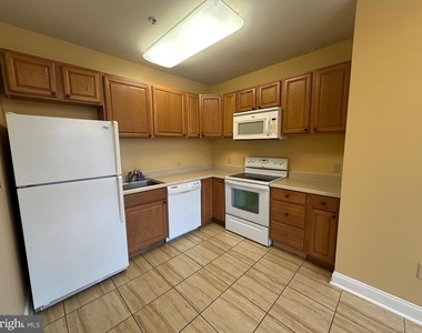 422 W Franklin Street - Photo Thumbnail 4