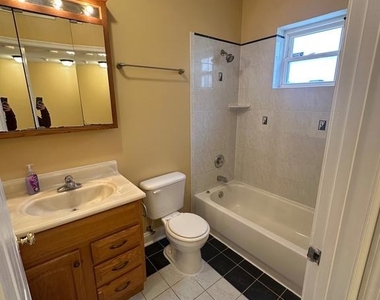 422 W Franklin Street - Photo Thumbnail 15
