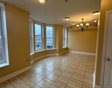422 W Franklin Street - Photo Thumbnail 1