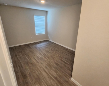 6547 Sweetbay Lane - Photo Thumbnail 11