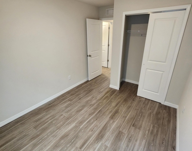 6547 Sweetbay Lane - Photo Thumbnail 16