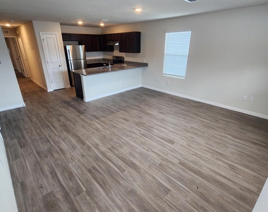 6547 Sweetbay Lane - Photo Thumbnail 2