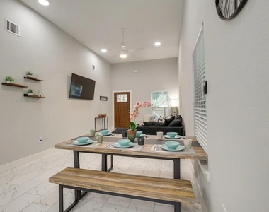 3523 Bain Street - Photo Thumbnail 9