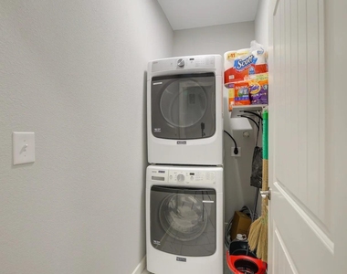 3523 Bain Street - Photo Thumbnail 20