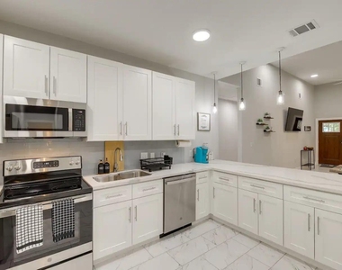 3523 Bain Street - Photo Thumbnail 7