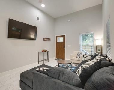 3523 Bain Street - Photo Thumbnail 3