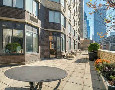 West 42nd Street - Photo Thumbnail 11