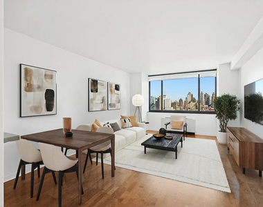 West 42nd Street - Photo Thumbnail 1