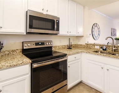 5517 Palmer Circle - Photo Thumbnail 9