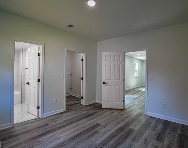 515 Allens Landing Court - Photo Thumbnail 10