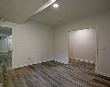 515 Allens Landing Court - Photo Thumbnail 6