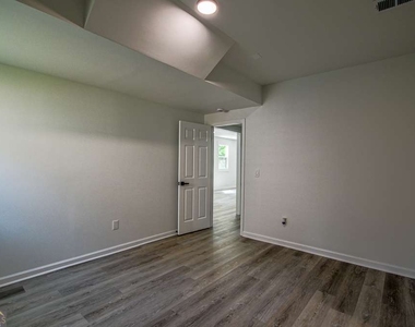 515 Allens Landing Court - Photo Thumbnail 7