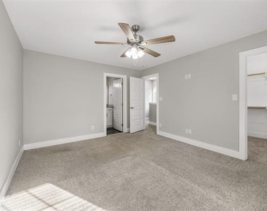901 W Collins Street - Photo Thumbnail 7